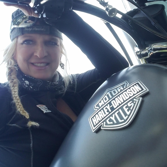 Meet your Posher, Dawn - Picture 2 of 2